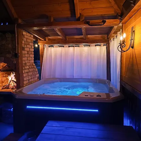 W Sercu Malych Pienin - Z Jacuzzi シュツァブニツァ