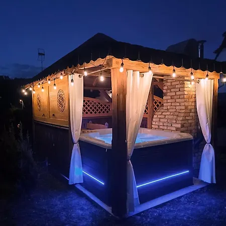 W Sercu Malych Pienin - Z Jacuzzi بيت للعطل *